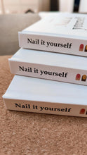 Afbeelding in Gallery-weergave laden, BOEK: Nail it yourself! 💅🏼✨